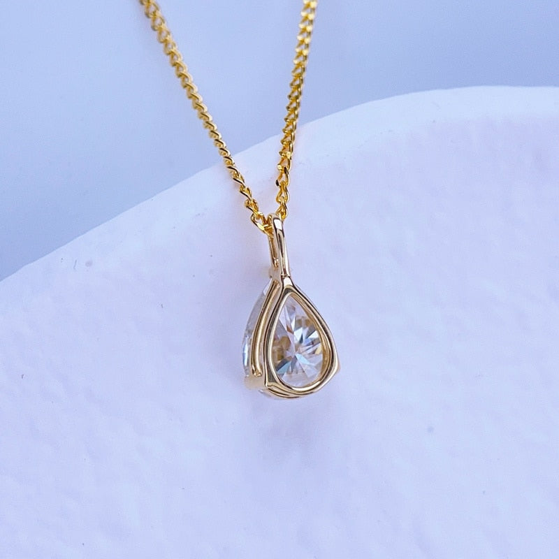 18K Gold Pendant With Moissanite Necklace